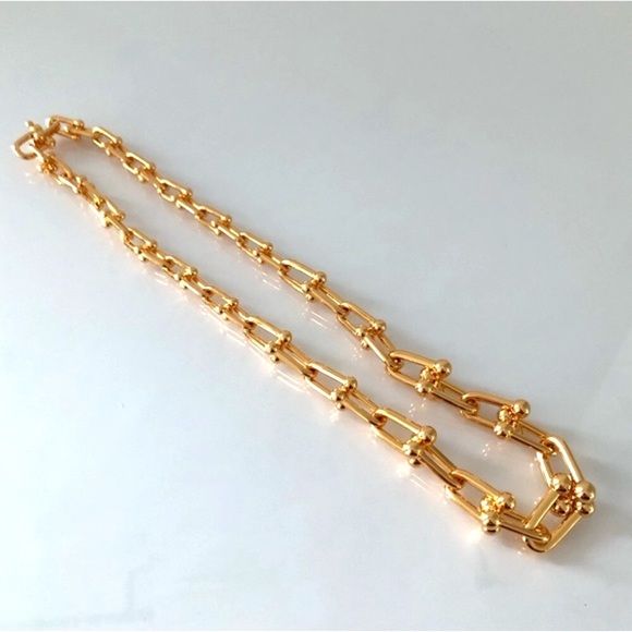 Gold Hardware Graduated Link U Necklace - Picture 7 of 12